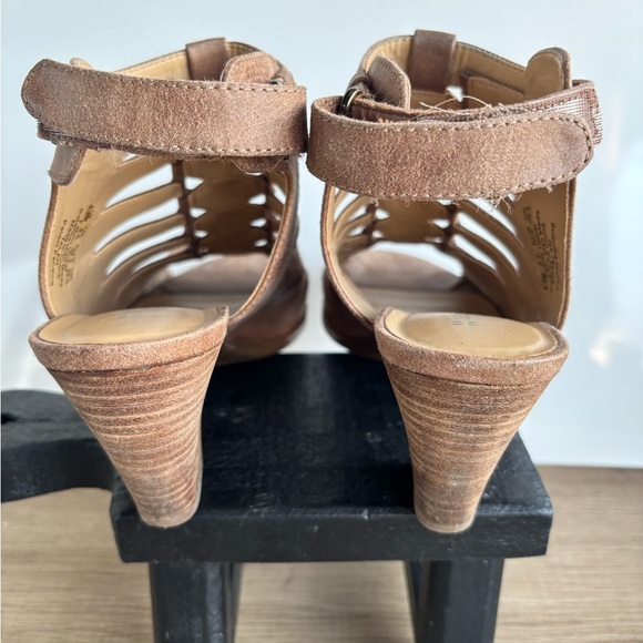 Naturalizer Brown Gladiator Sandals with Peep-Toe Design - Picture 4 of 10